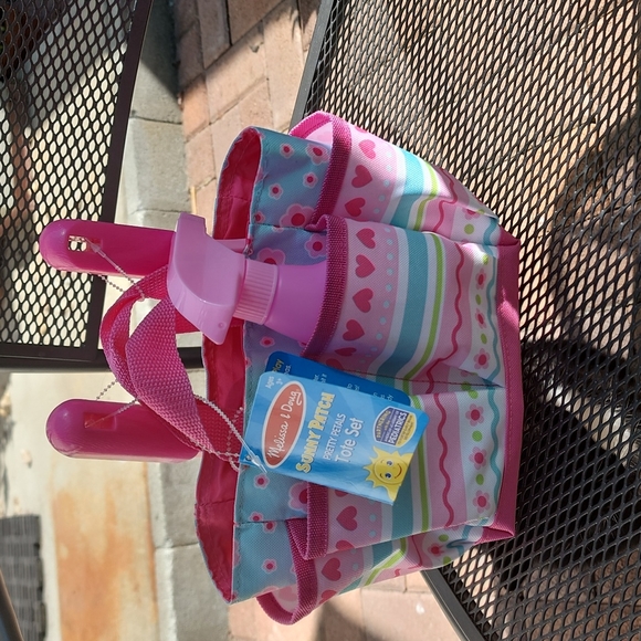 Melissa and Doug gardening tote - Picture 3 of 8